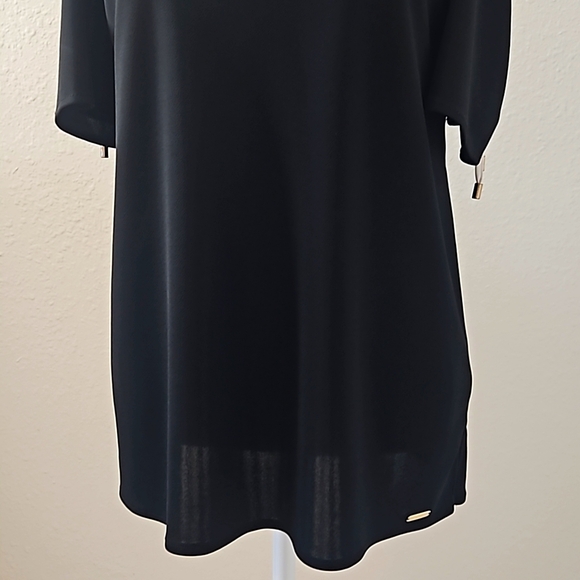 Calvin Klein Womens off the shoulder top. In black, size medium. - Picture 9 of 10